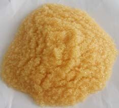 软化树脂是专用于软化硬水的一种专用树脂，通过离子交换技术，使水的硬度小于50 mg/L(CaCO3)。离子交换是一种特殊的动态吸附过程，一般是由不溶于水的离子交换剂在电解质溶液中进行，这种离子交换剂即为离子交换树脂。